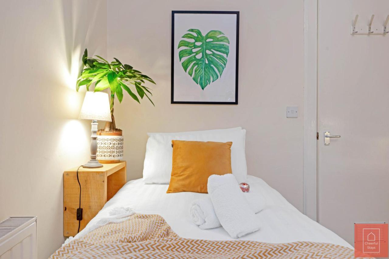 Cheerful Stays: Spacious Flat In Vibrant Leith EDI Kültér fotó